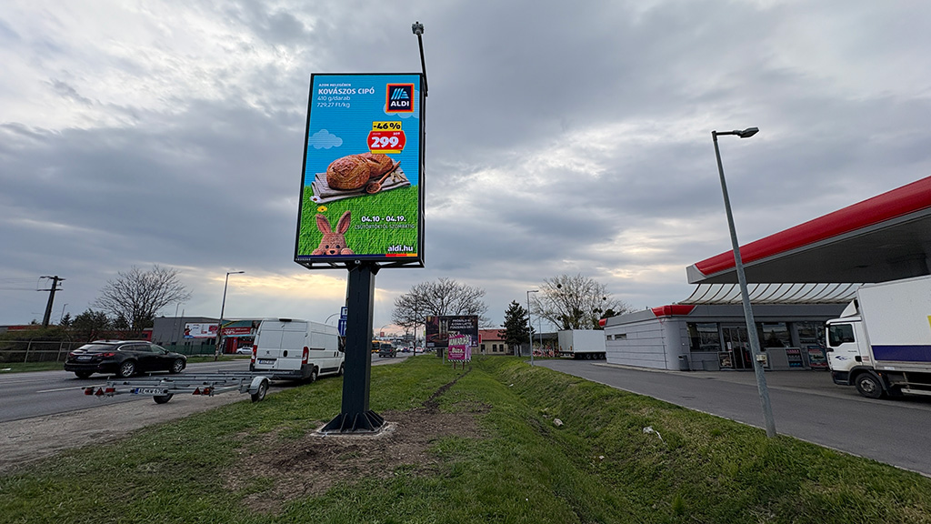 kültéri ledfal miskolc. Oszlopra szerelt időjárás álló kialkaítás wifi vezérléssel
